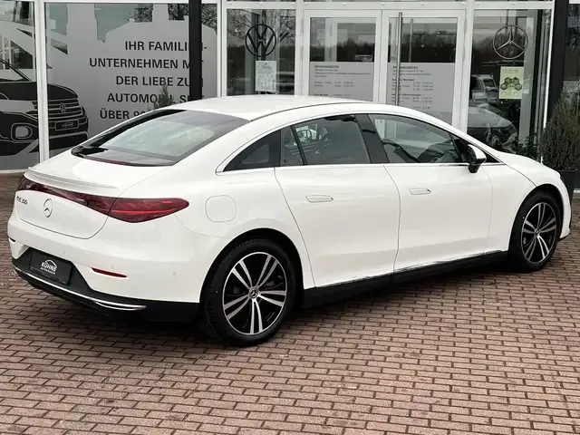 Mercedes-Benz EQE 300