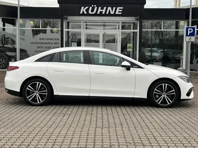 Mercedes-Benz EQE 300