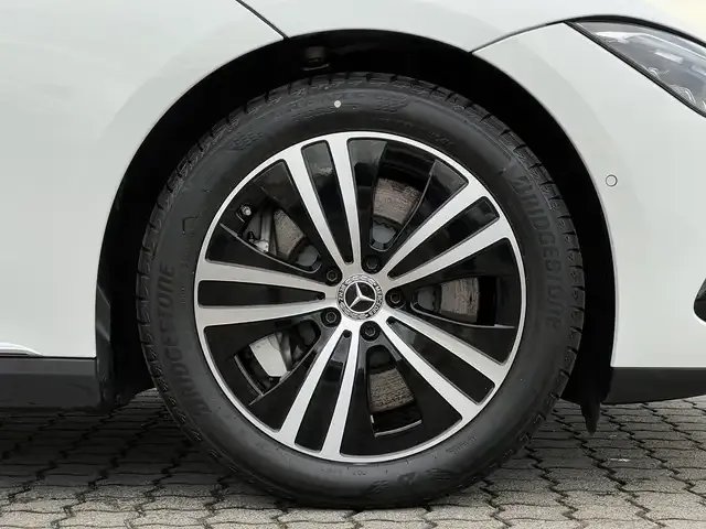 Mercedes-Benz EQE 300