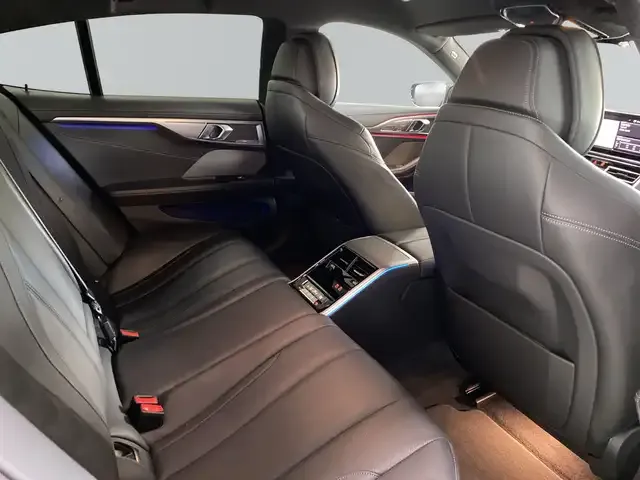 BMW M850