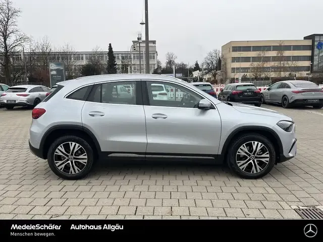 Mercedes-Benz GLA 180
