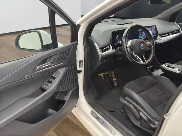 BMW 225