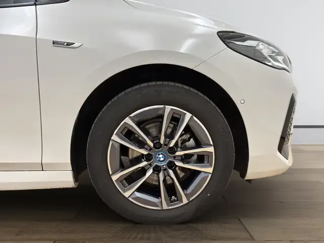 BMW 225