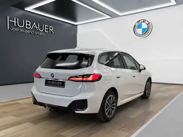 BMW 225