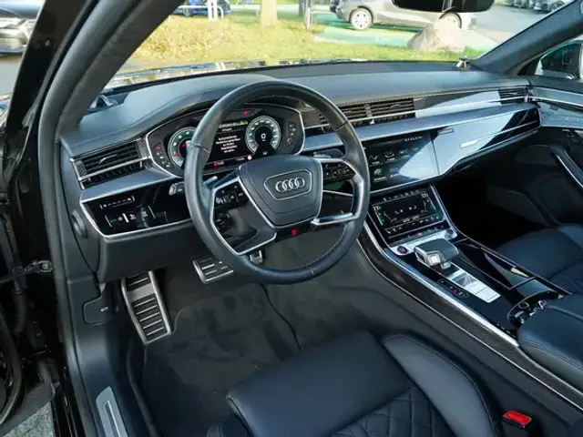 Audi S8