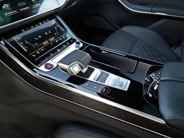 Audi S8