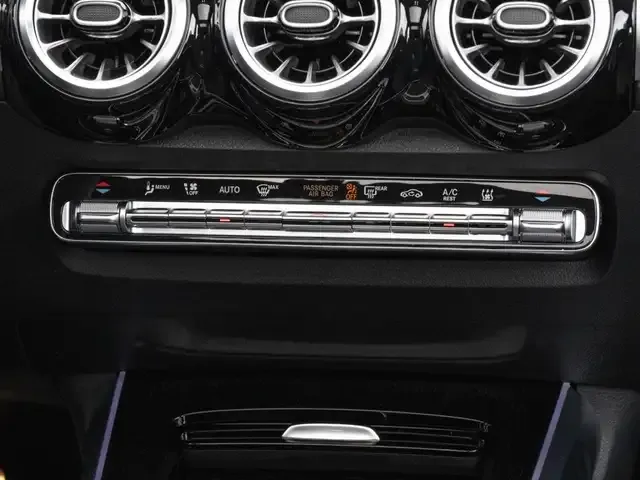 Mercedes-Benz GLB 220