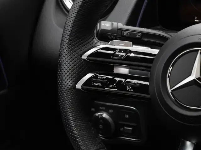 Mercedes-Benz GLB 220