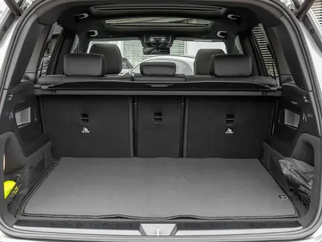 Mercedes-Benz GLB 220