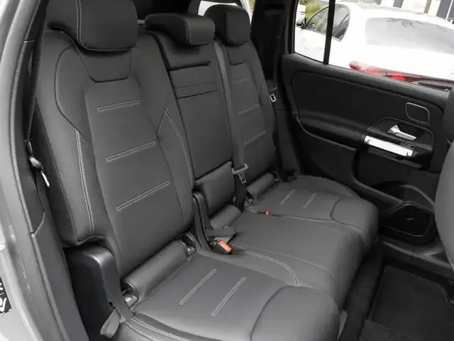 Mercedes-Benz GLB 220