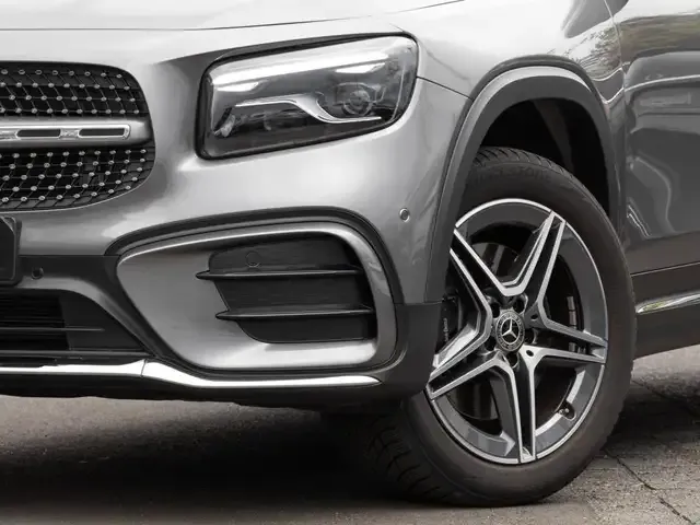 Mercedes-Benz GLB 220