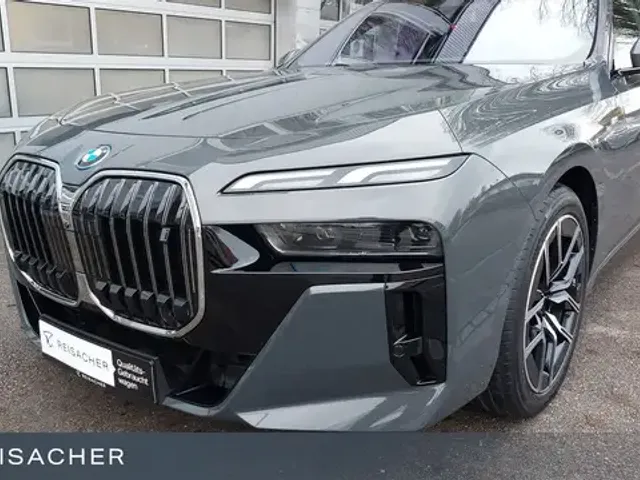 BMW i7
