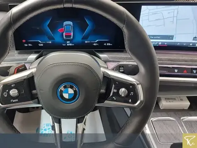 BMW i7