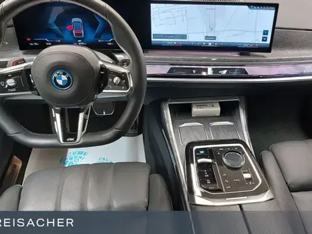 BMW i7