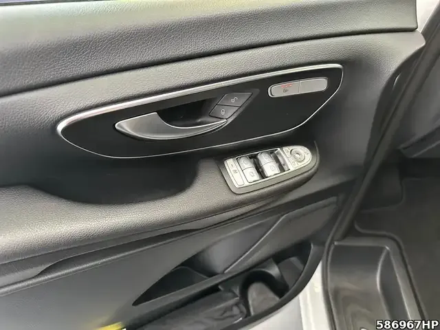 Mercedes-Benz V 220