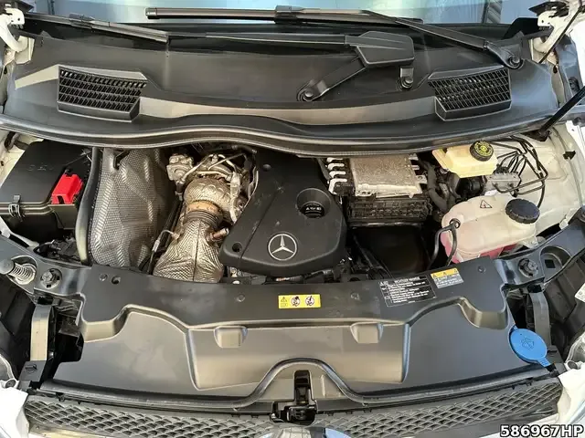 Mercedes-Benz V 220