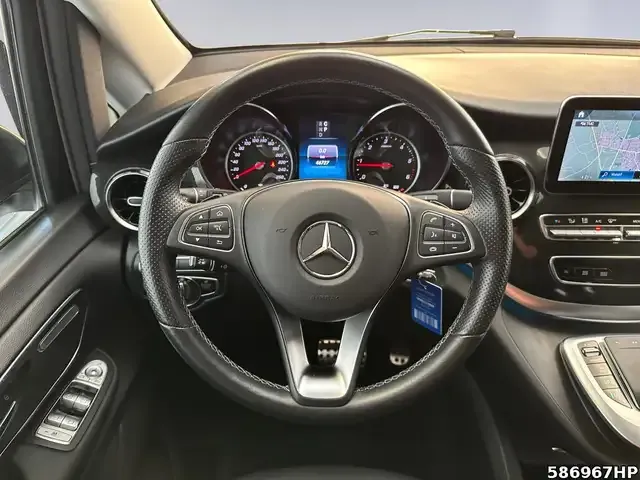 Mercedes-Benz V 220