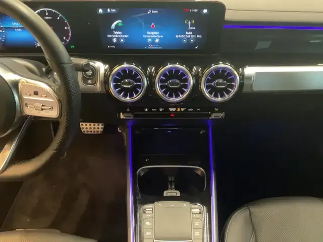 Mercedes-Benz GLB 220