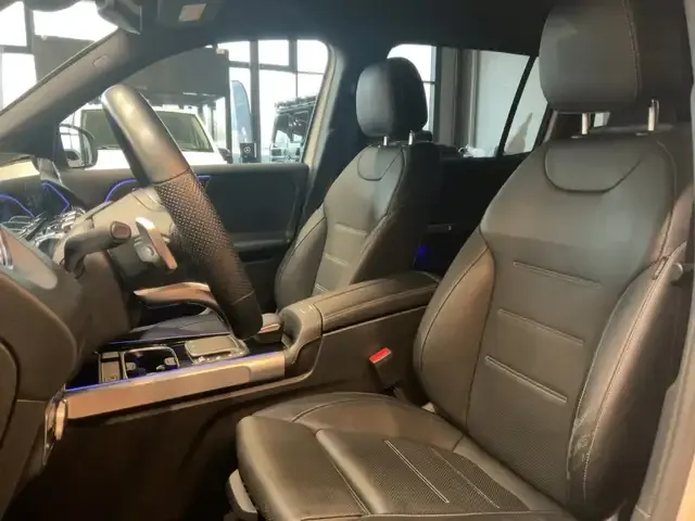 Mercedes-Benz GLB 220