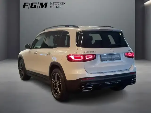 Mercedes-Benz GLB 220