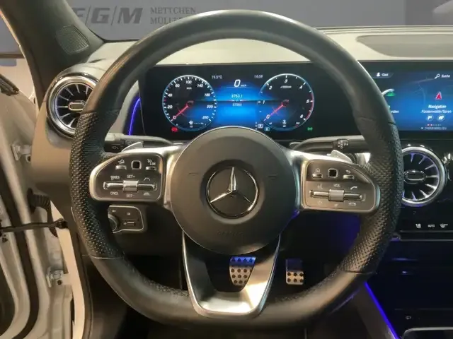 Mercedes-Benz GLB 220