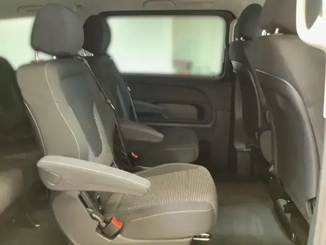 Mercedes-Benz V 220