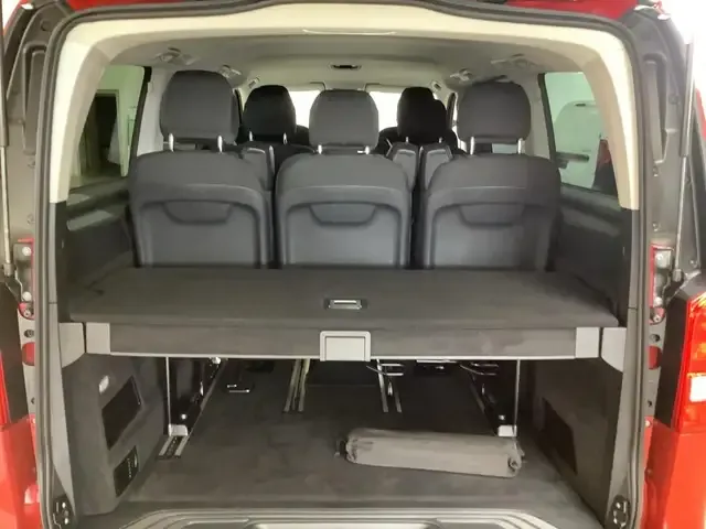 Mercedes-Benz V 220