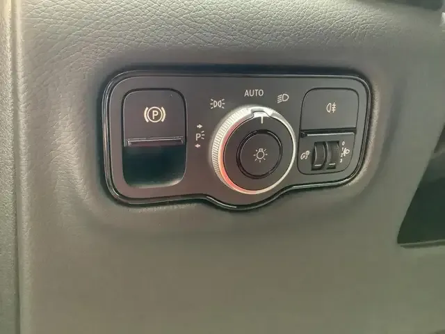 Mercedes-Benz V 220