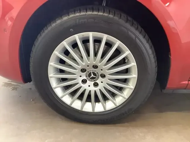 Mercedes-Benz V 220