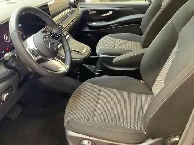 Mercedes-Benz V 220