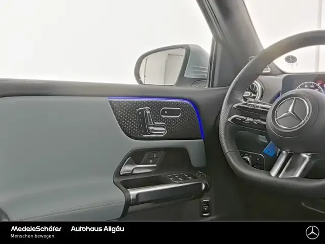Mercedes-Benz GLB 220