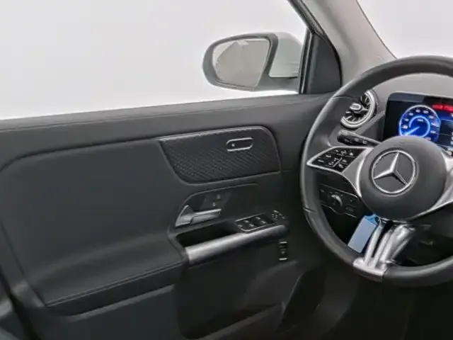 Mercedes-Benz EQA 300