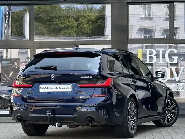 BMW 330