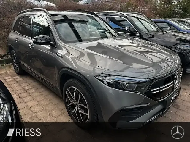 Mercedes-Benz EQB 300