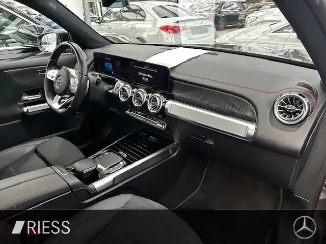 Mercedes-Benz EQB 300