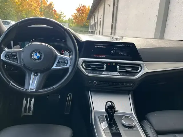 BMW 330