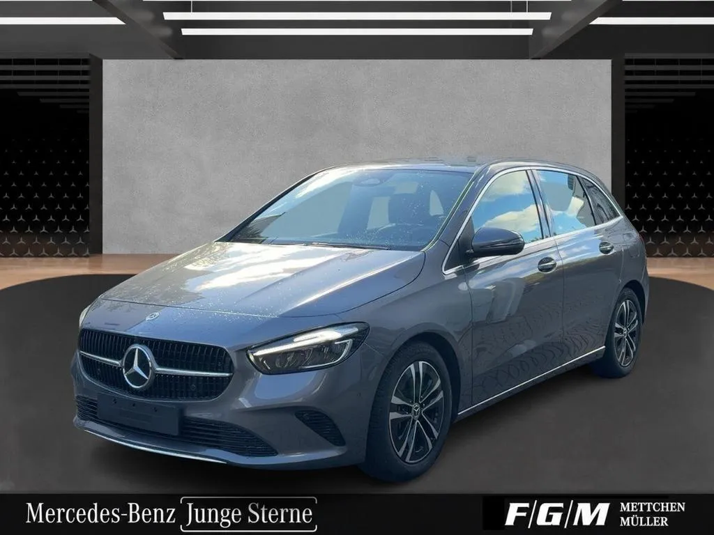 Mercedes-Benz B 180