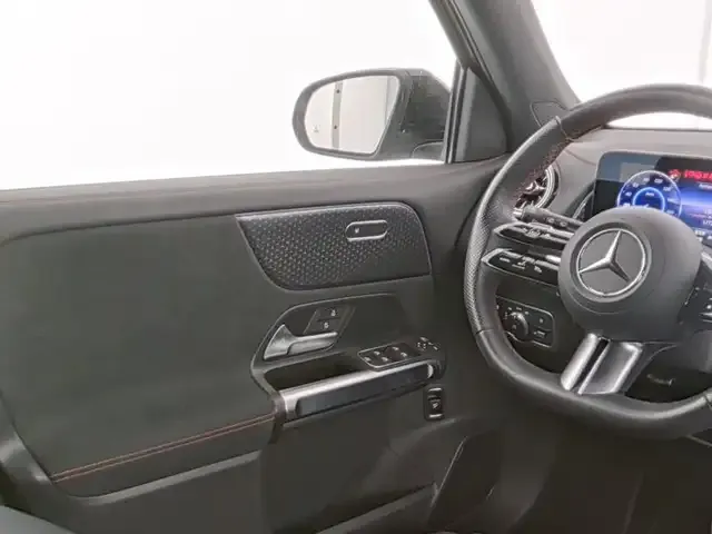 Mercedes-Benz EQB 300