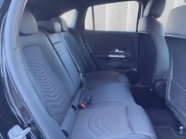 Mercedes-Benz EQA 300