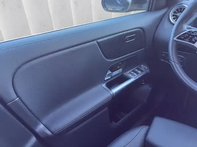 Mercedes-Benz EQA 300