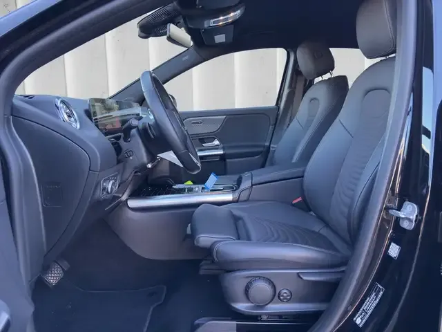 Mercedes-Benz EQA 300