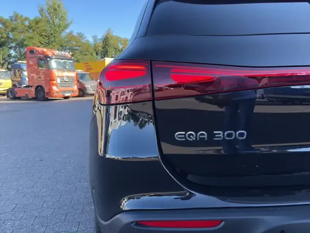 Mercedes-Benz EQA 300
