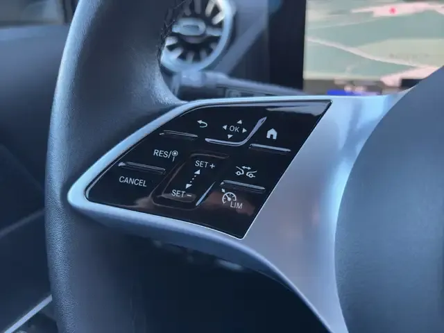 Mercedes-Benz EQA 300