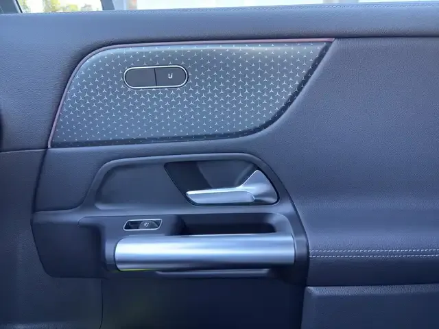 Mercedes-Benz EQA 300