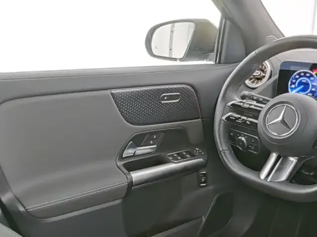 Mercedes-Benz EQA 300