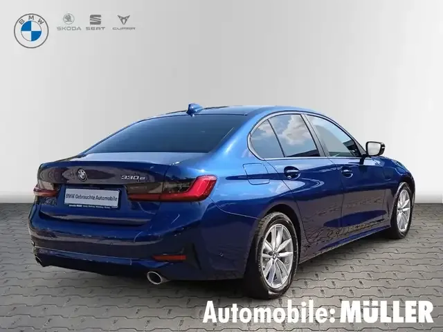 BMW 330