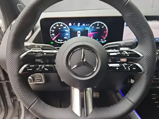 Mercedes-Benz GLA 220