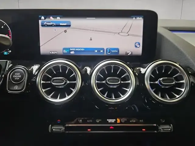 Mercedes-Benz GLA 220