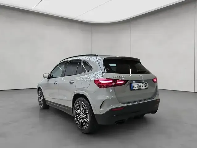 Mercedes-Benz GLA 220