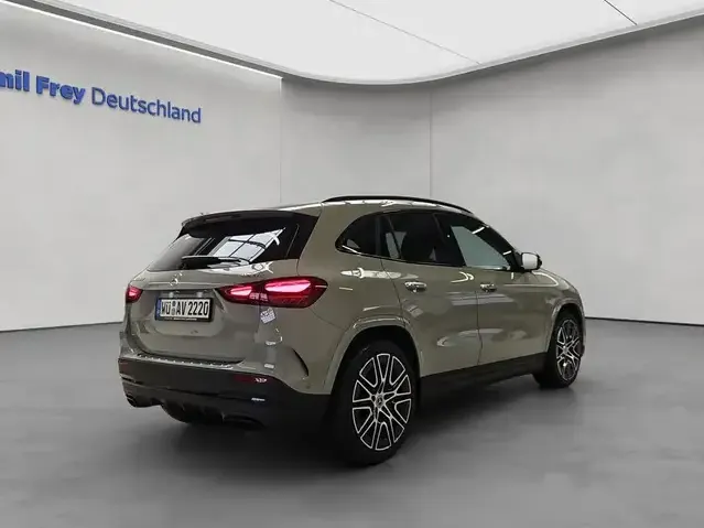 Mercedes-Benz GLA 220